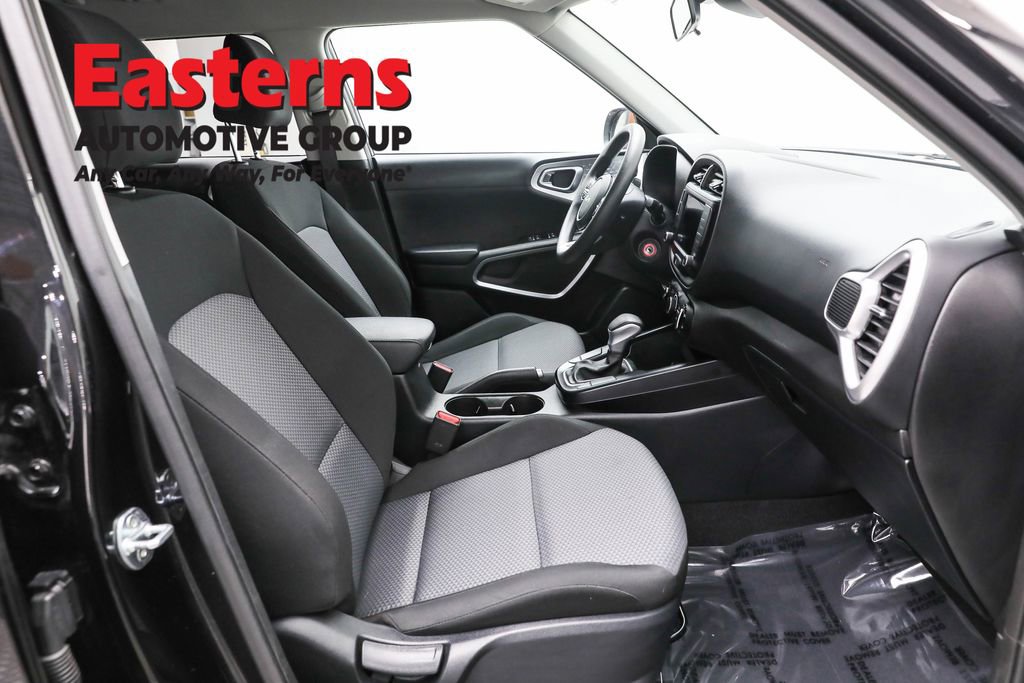 Used 2025 Kia Soul LX w/ LX Technology Package image 24