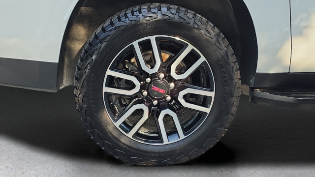 Used 2022 GMC Yukon XL AT4 w/ Technology Package AWD/4WD image 58