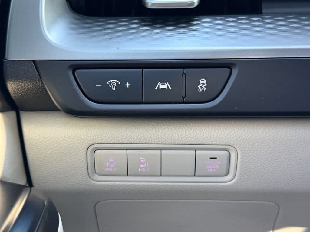 Certified 2024 Kia Carnival LX FWD image 25