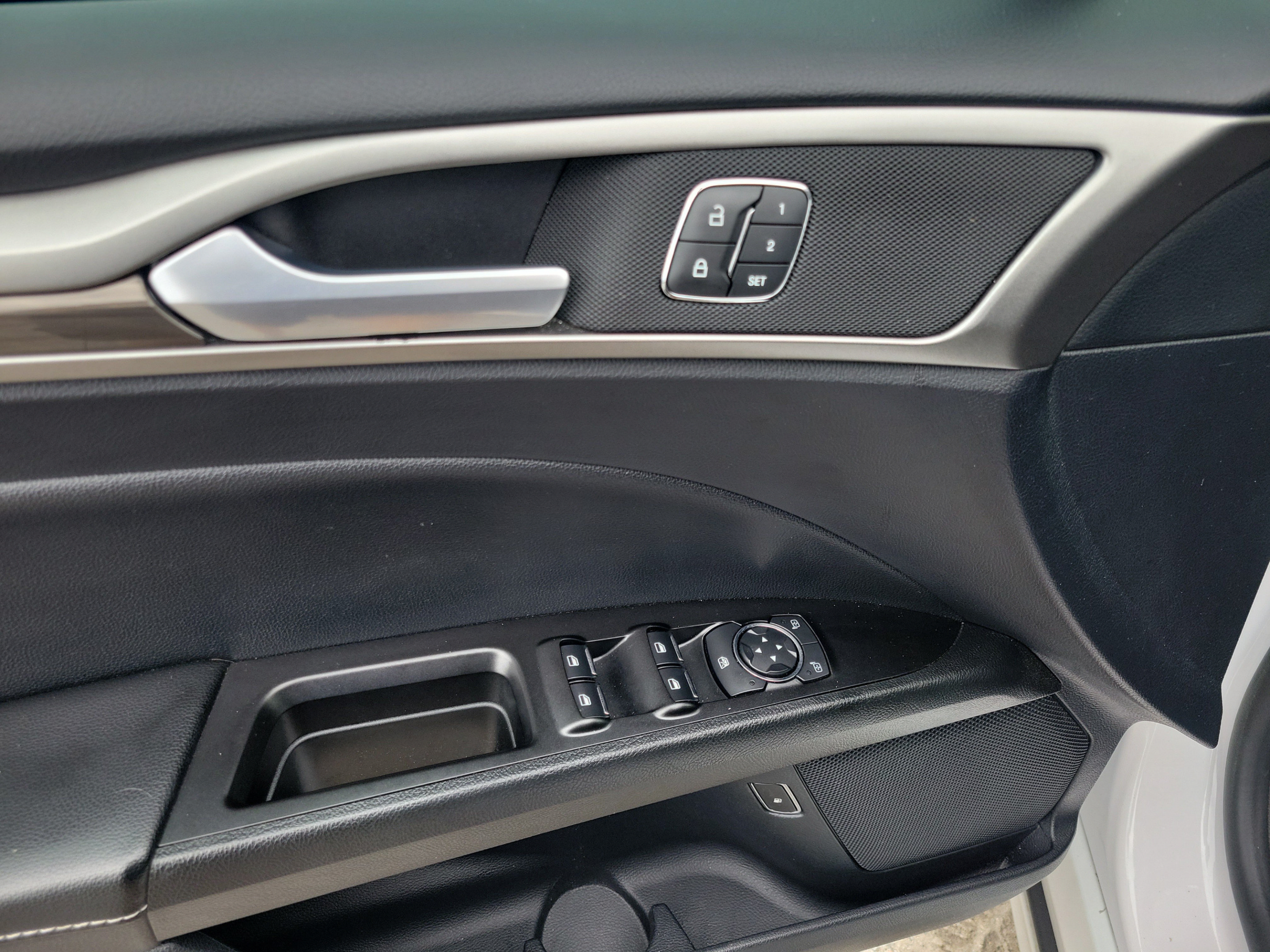 Used 2020 Ford Fusion SEL FWD image 15