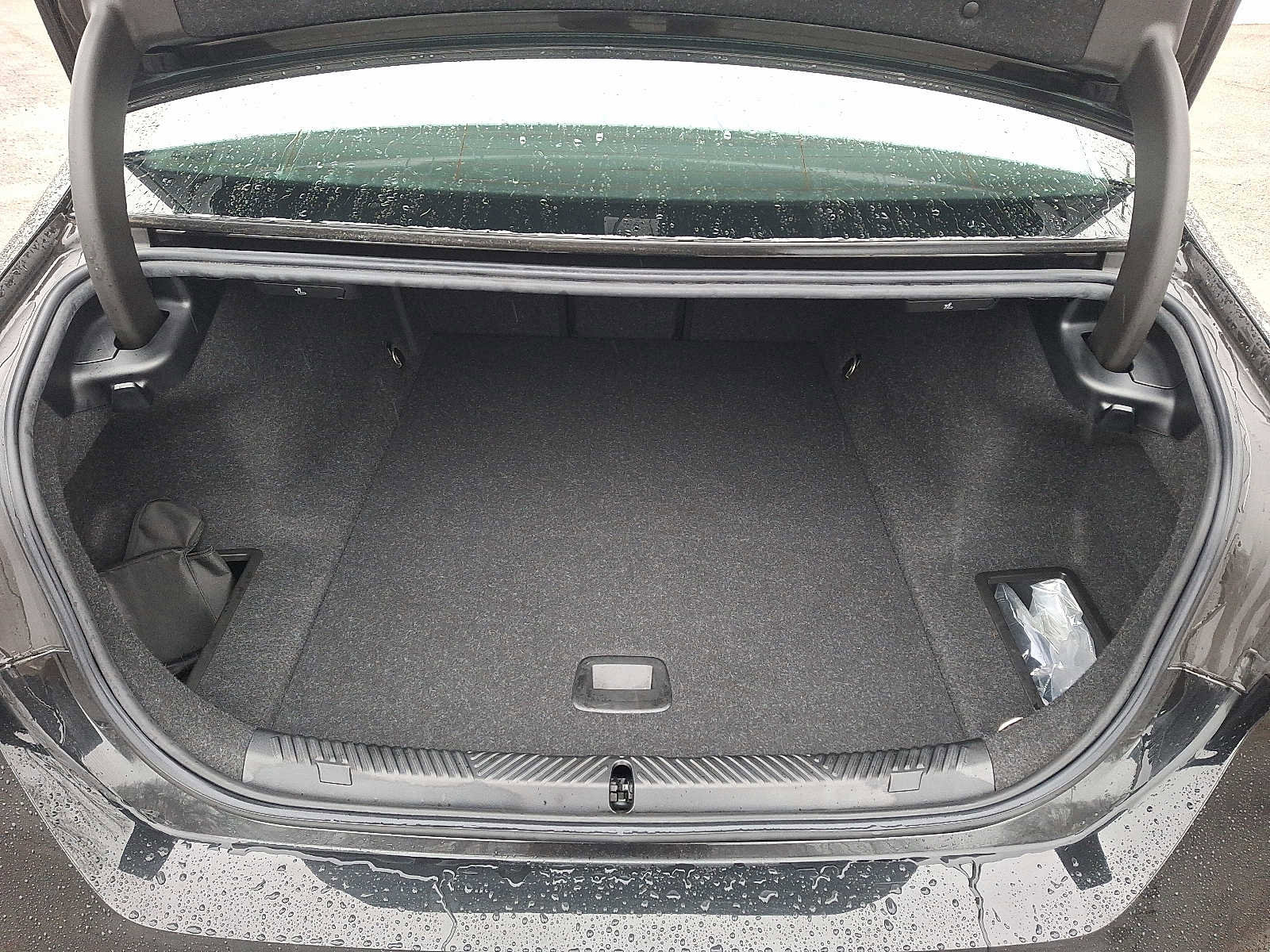 Used 2025 BMW i5 xDrive40 w/ Premium Package image 28