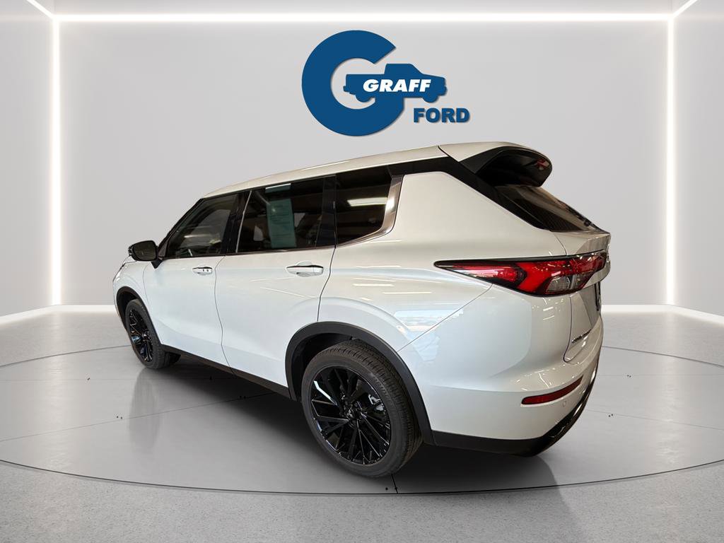 Used 2023 Mitsubishi Outlander SE Black Edition AWD/4WD image 4
