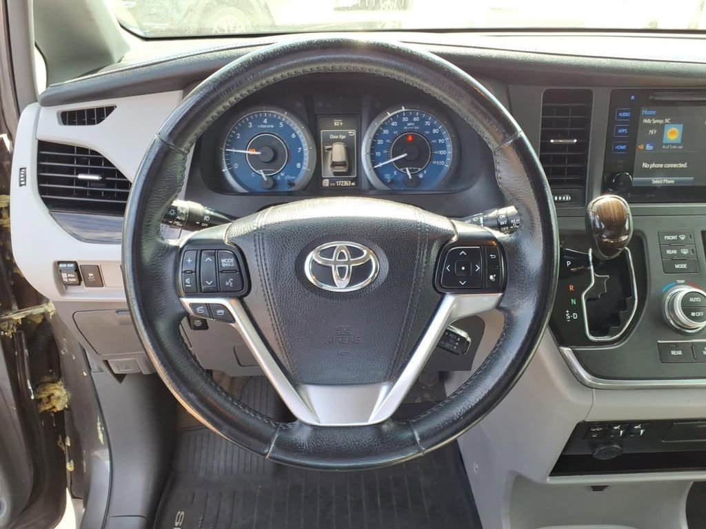 Used 2017 Toyota Sienna XLE AWD/4WD image 21
