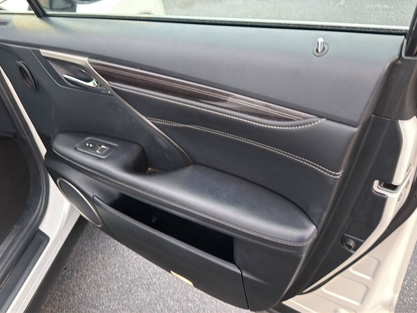 Used 2019 Lexus RX 350L Luxury w/ Cold Area Package (CT) AWD/4WD image 14