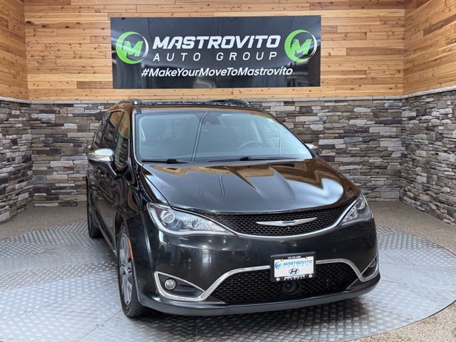 Used 2017 Chrysler Pacifica Limited FWD image 2