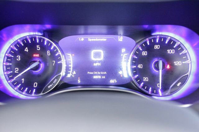 Used 2025 Chrysler Pacifica Select image 26