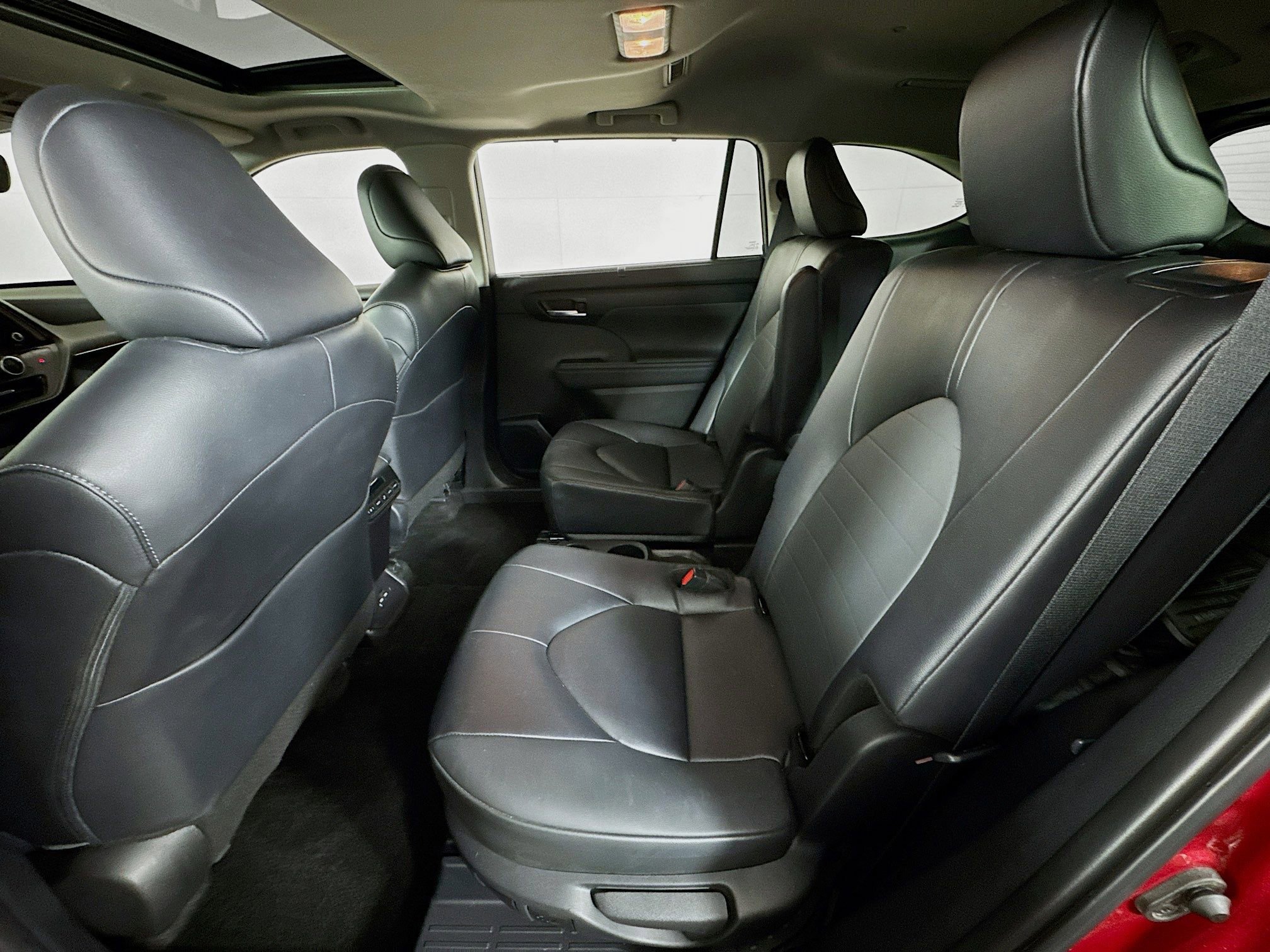 Certified 2025 Toyota Highlander XLE image 19