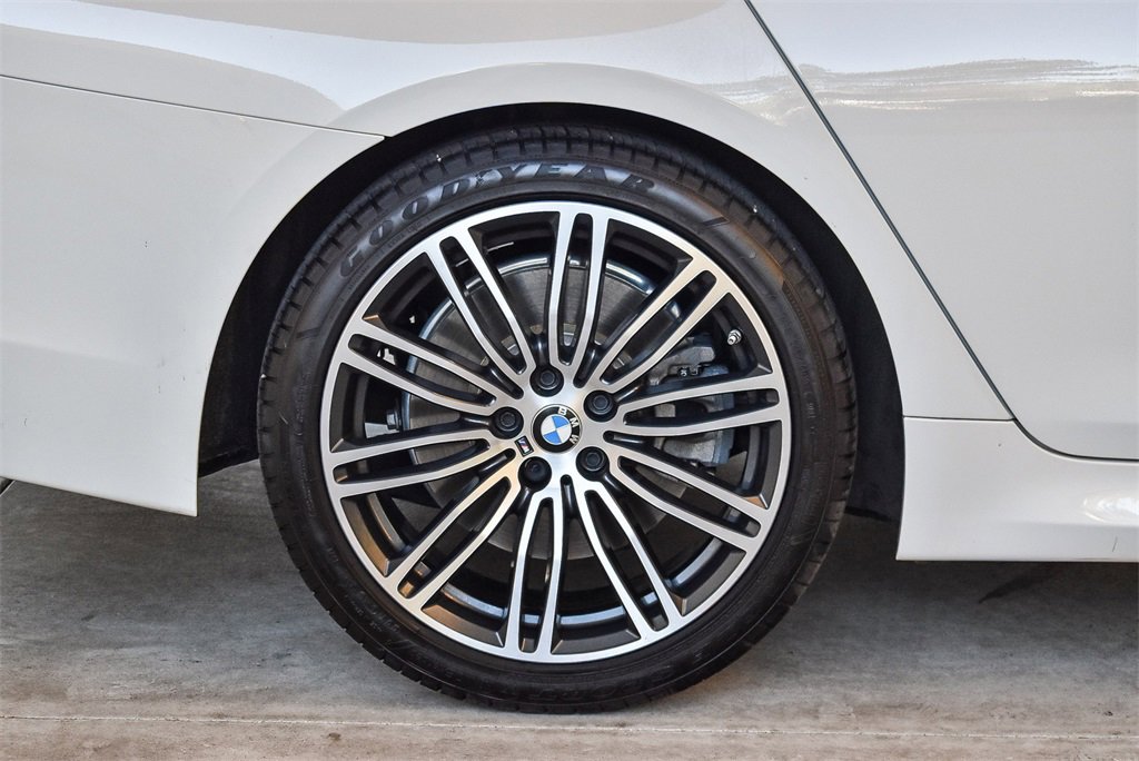Used 2019 BMW 540i w/ M Sport Package image 11