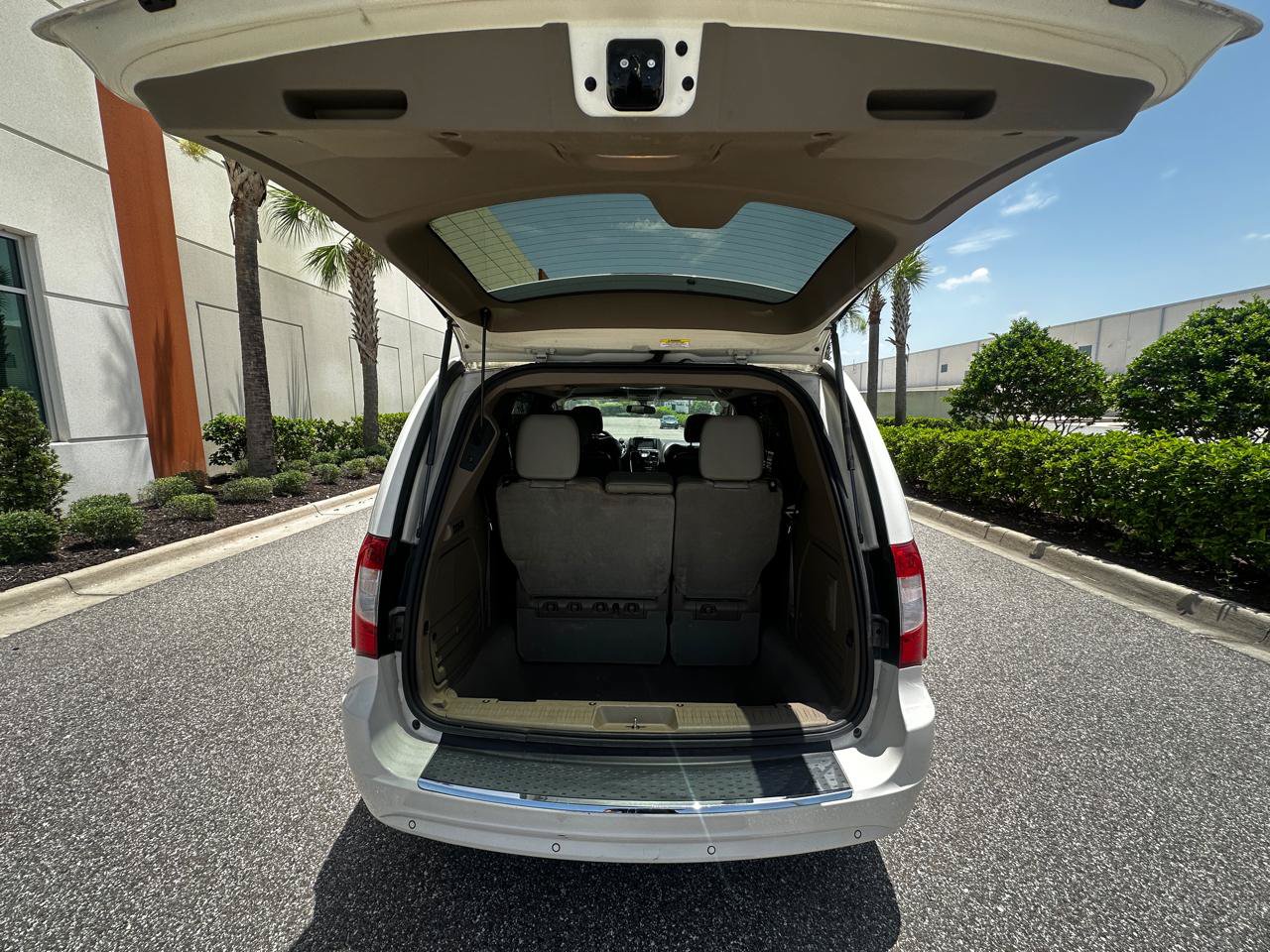 Used 2011 Chrysler Town & Country Limited FWD image 7