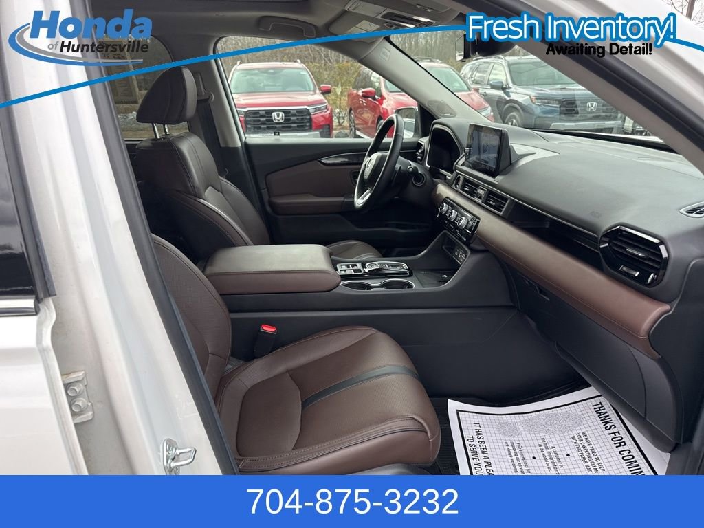 Used 2025 Honda Pilot Elite image 17