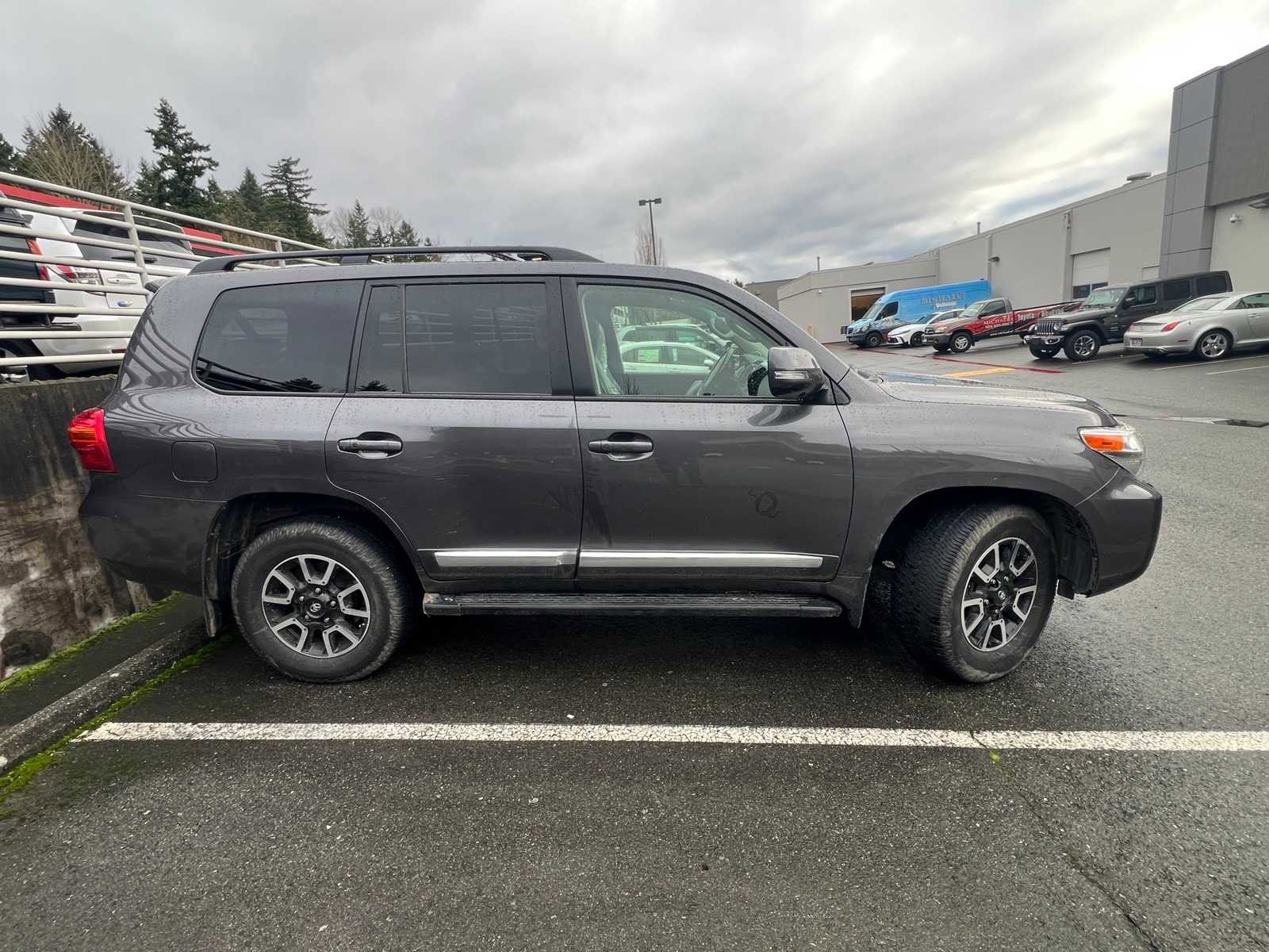 Used 2015 Toyota Land Cruiser image 6