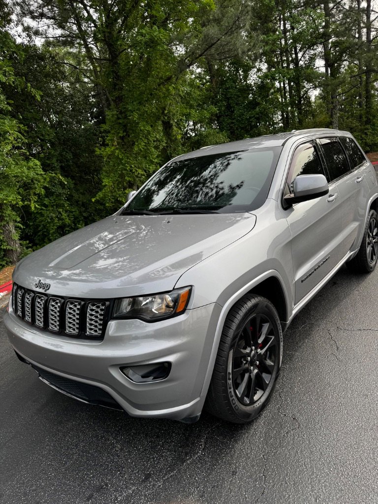 Used 2019 Jeep Grand Cherokee Altitude RWD image 16