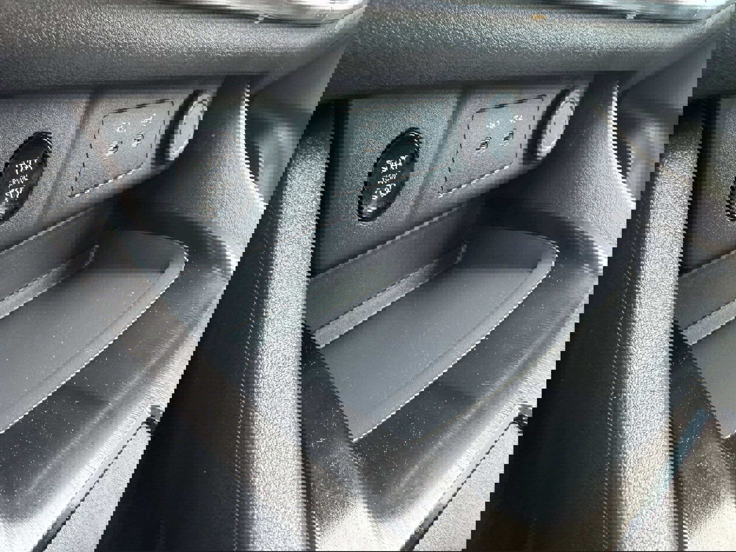 Used 2025 Nissan Rogue SV image 21