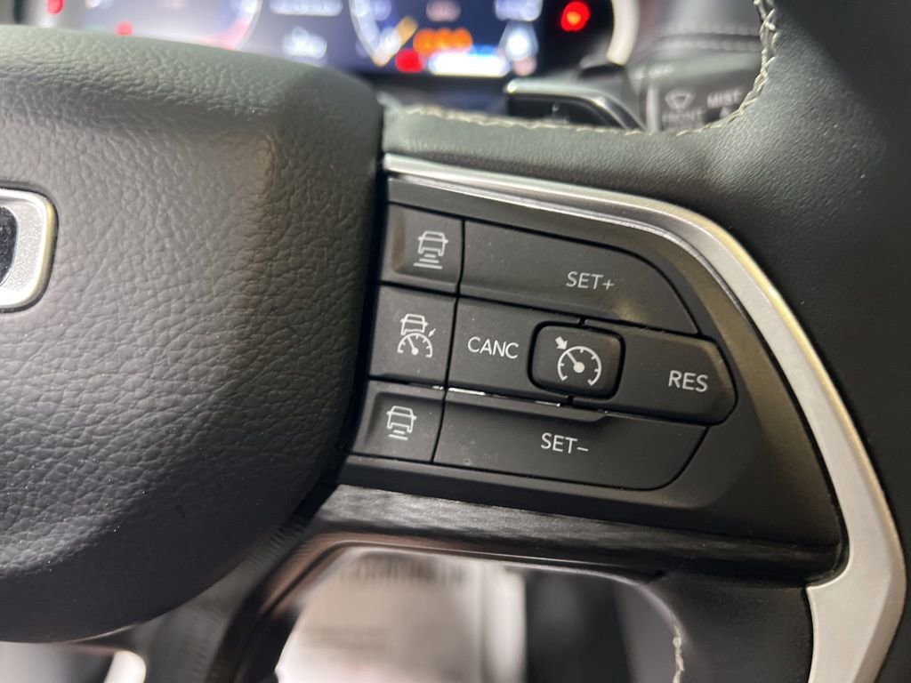 Used 2025 Jeep Grand Cherokee Altitude image 25