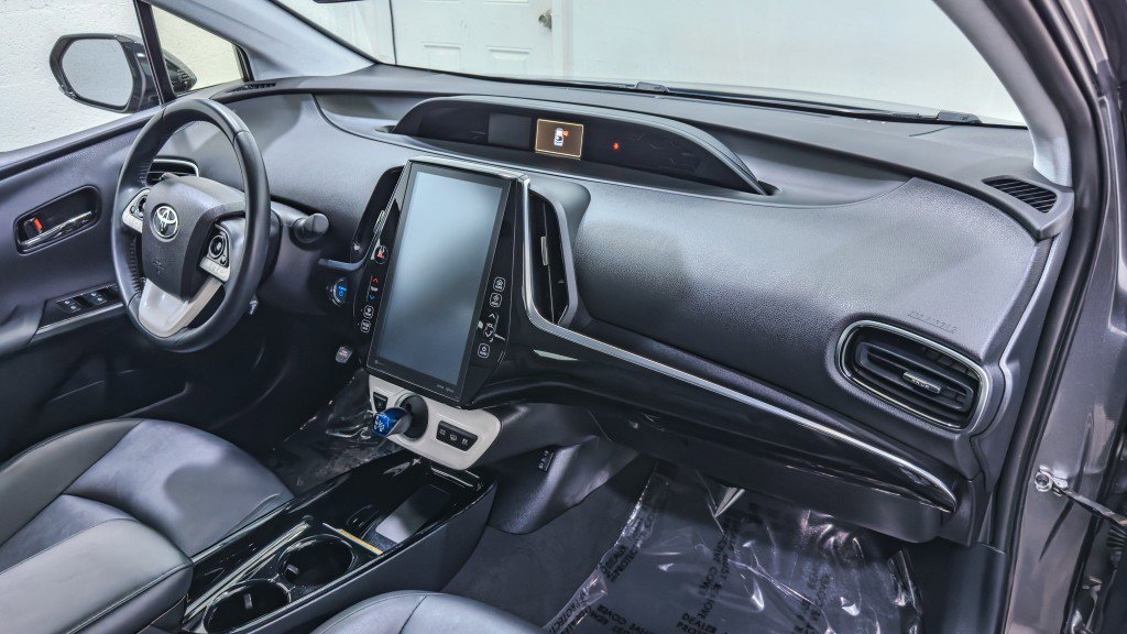 Used 2017 Toyota Prius Prime Premium image 21
