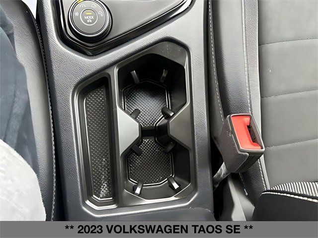 Used 2023 Volkswagen Taos SE w/ Panoramic Sunroof Package image 27