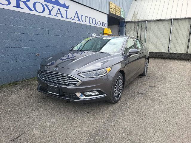 Used 2017 Ford Fusion SE w/ Fusion SE Technology Package image 3