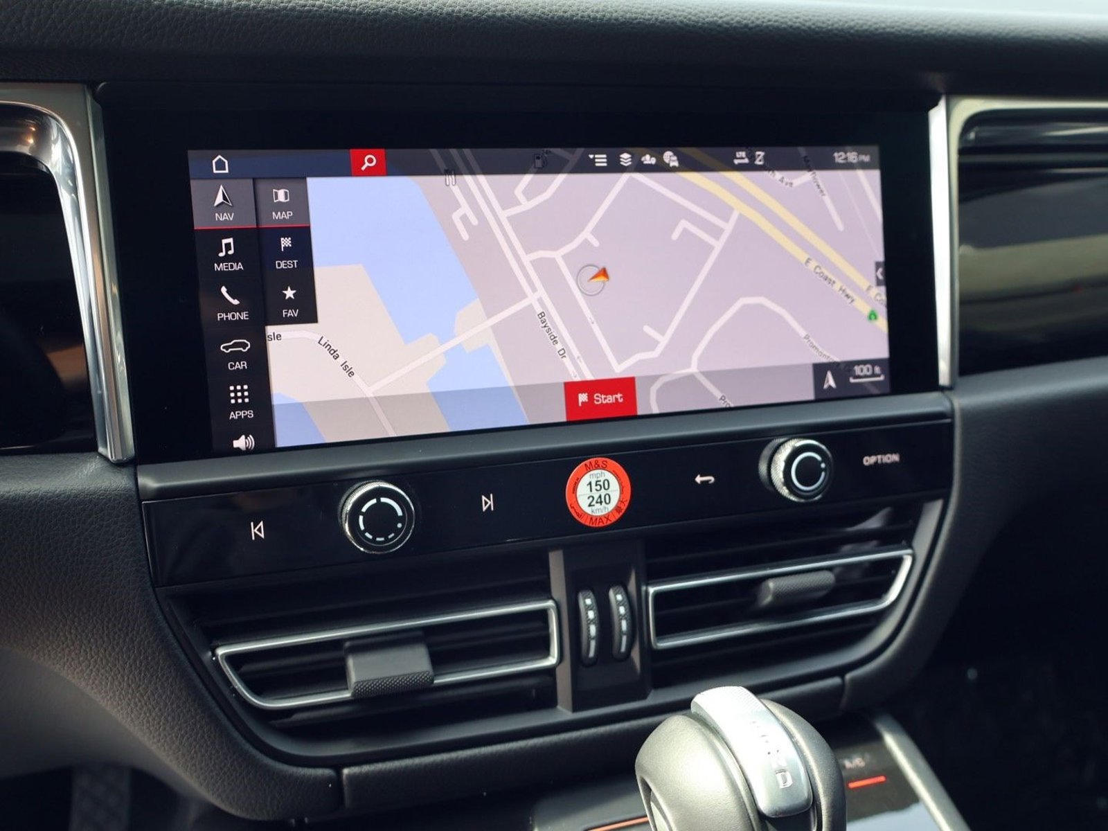 Certified 2025 Porsche Macan image 18