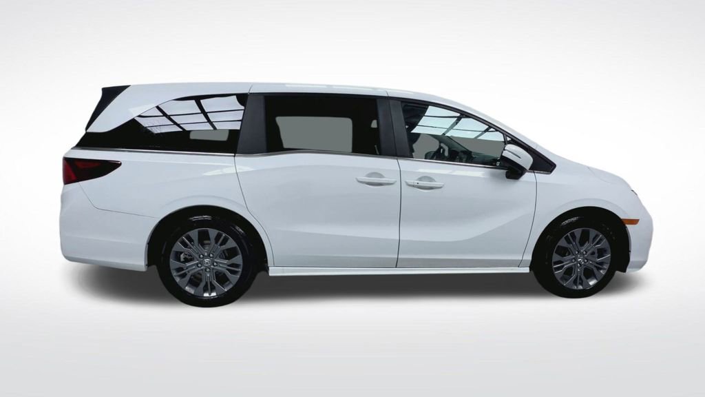 New 2026 Honda Odyssey Touring image 9