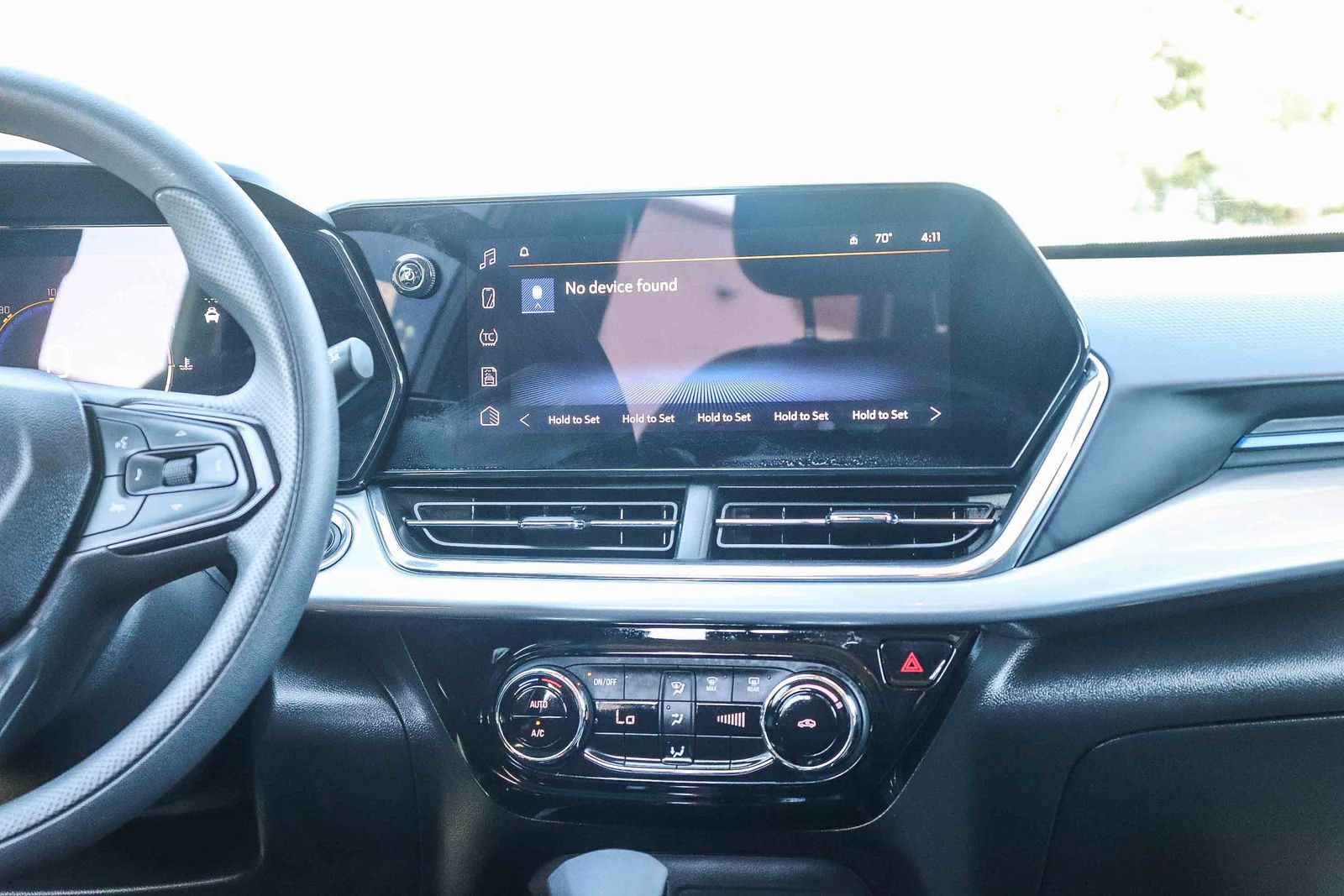 Used 2025 Chevrolet Trax LT FWD image 16