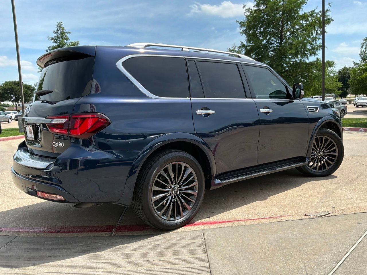 Used 2023 INFINITI QX80 Premium Select w/ Cargo Package AWD/4WD image 6