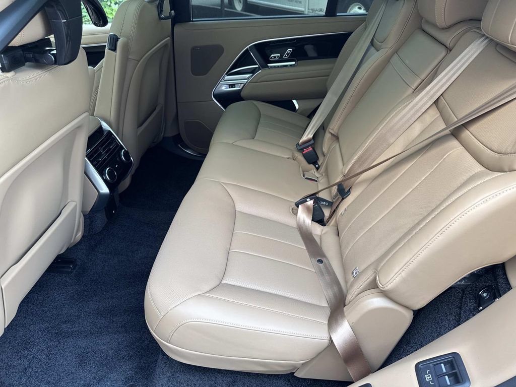 New 2026 Land Rover Range Rover Long Wheelbase SE AWD/4WD image 16