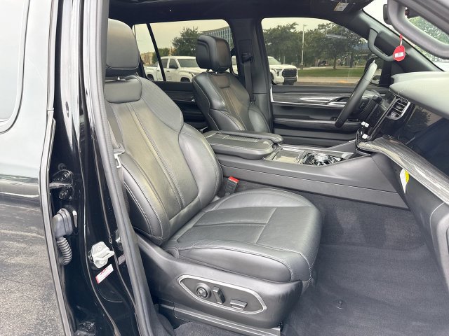 Used 2022 Jeep Wagoneer Series III w/ Premium Group I AWD/4WD image 26
