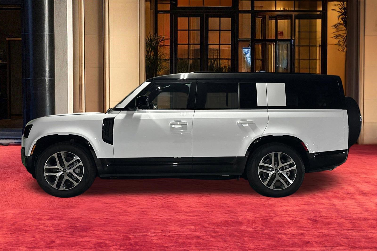 New 2025 Land Rover Defender 130 X-Dynamic SE image 2