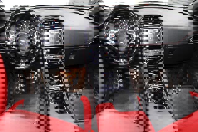 Used 2017 Jaguar F-PACE S image 2