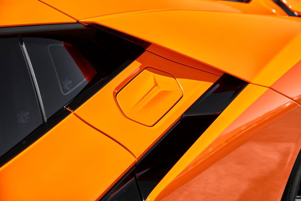 Used 2024 Lamborghini Revuelto AWD/4WD image 10