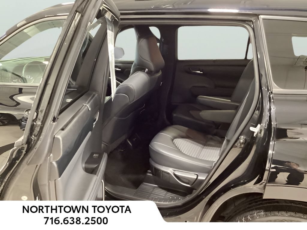 Used 2023 Toyota Highlander XSE AWD/4WD image 12