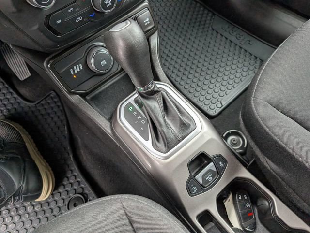 Used 2022 Jeep Renegade Latitude w/ Convenience Group image 19