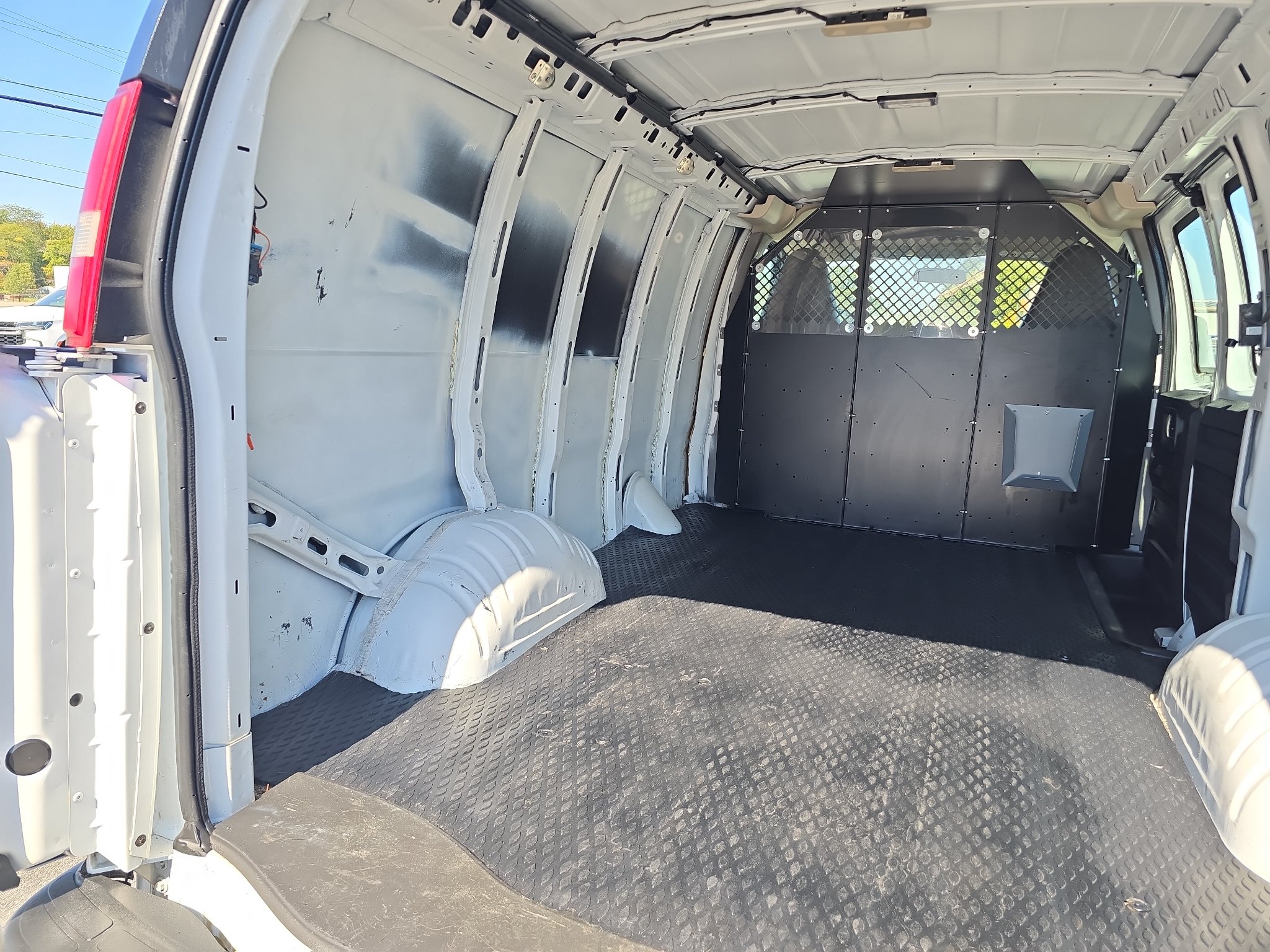 Used 2016 Chevrolet Express 2500 RWD image 11