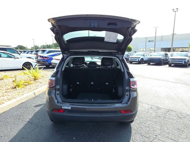 Used 2017 Jeep Compass Latitude w/ Popular Equipment Group FWD image 22