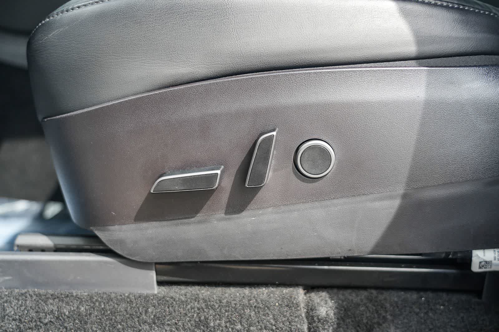 Used 2023 Tesla Model Y Long Range AWD/4WD image 21