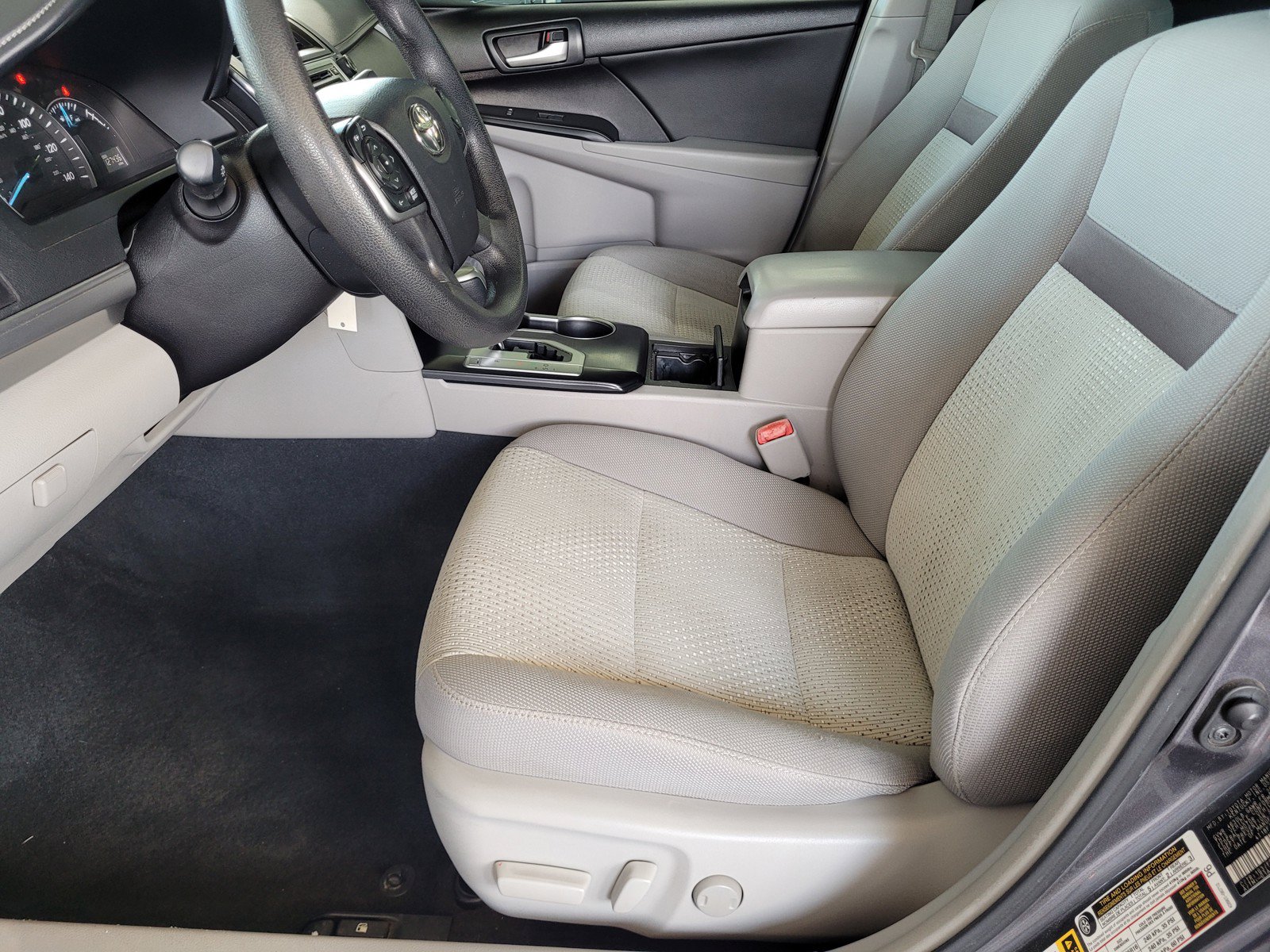 Used 2014 Toyota Camry LE FWD image 18