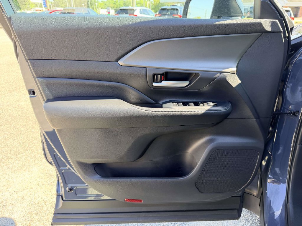 Certified 2025 Toyota Grand Highlander AWD image 18