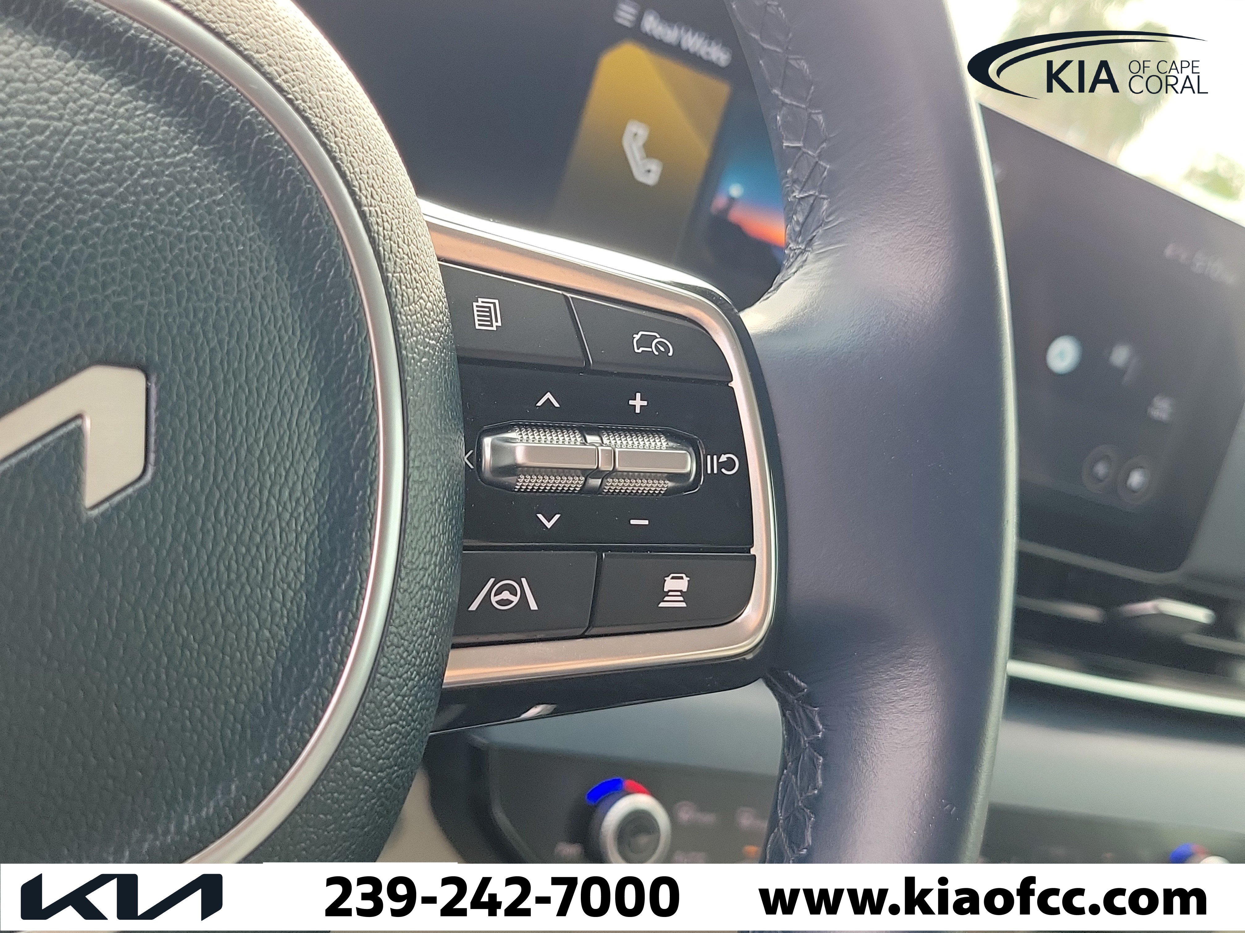Certified 2025 Kia Carnival EX FWD image 33