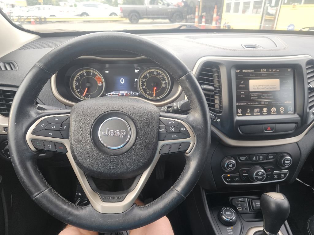 Used 2016 Jeep Cherokee Limited image 25