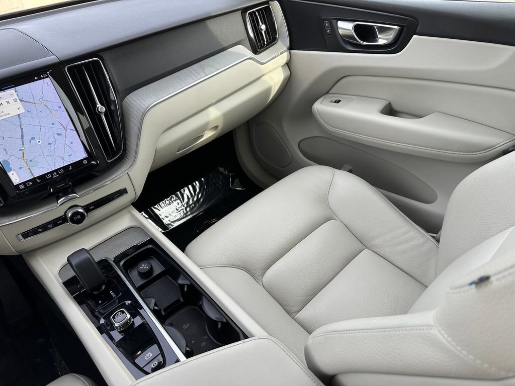 Used 2023 Volvo XC60 T8 Plus image 25