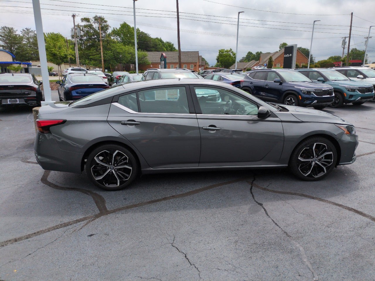 Used 2025 Nissan Altima 2.5 SR FWD image 8
