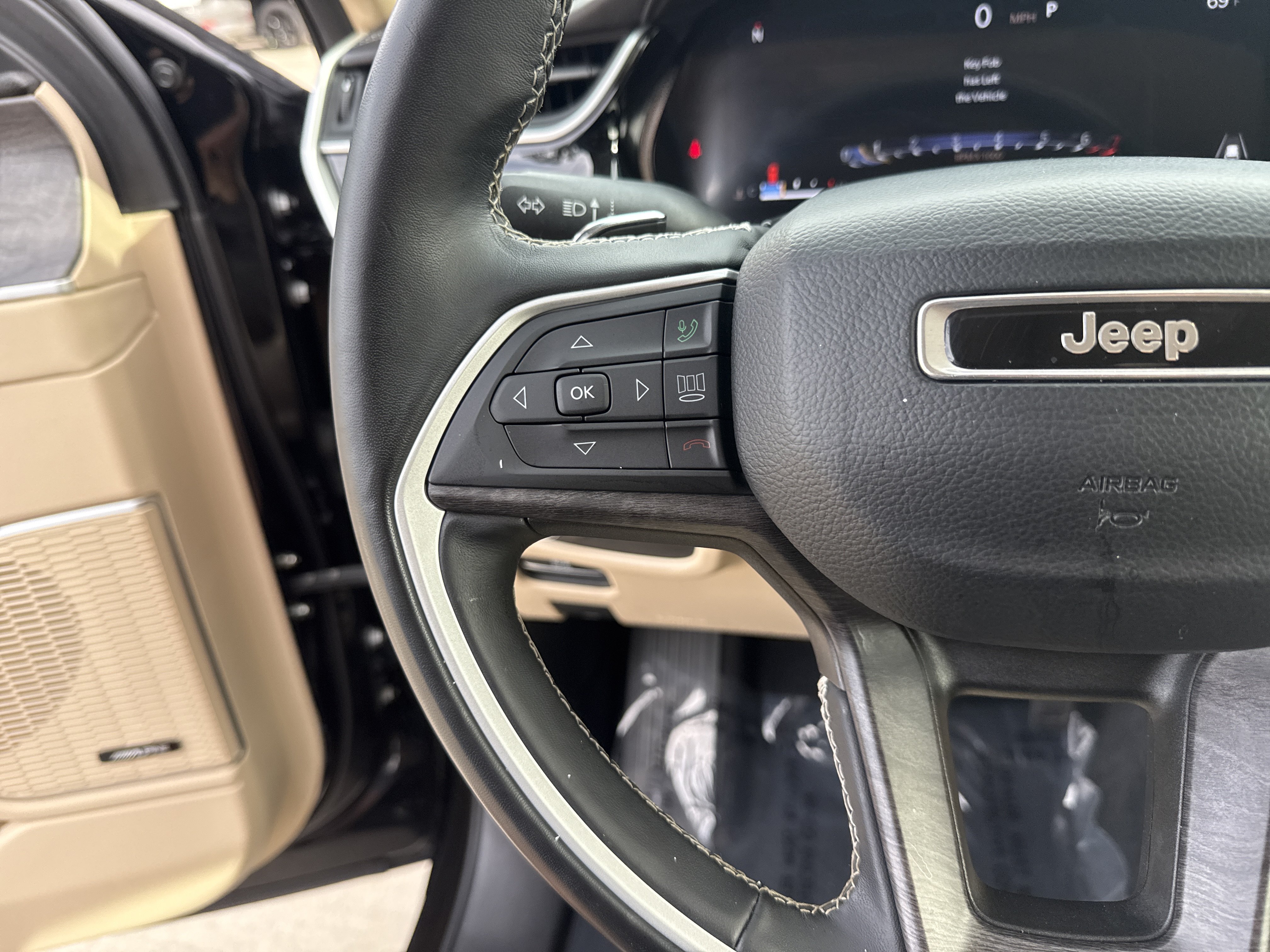 Used 2022 Jeep Grand Cherokee L Limited w/ Luxury Tech Group II AWD/4WD image 18