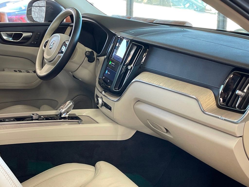 Used 2022 Volvo XC60 T8 Inscription image 25