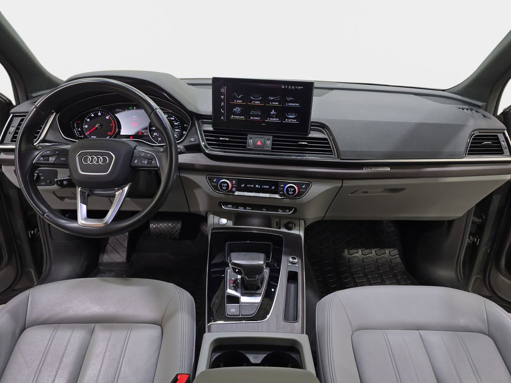 Used 2023 Audi Q5 2.0T Premium w/ Convenience Package image 9