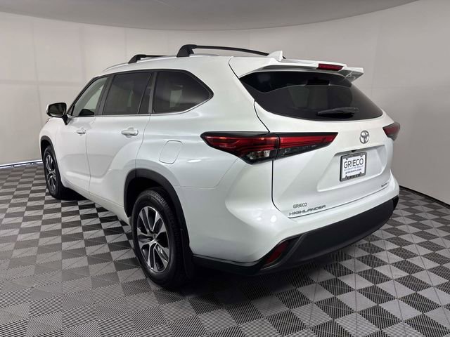 Used 2023 Toyota Highlander XLE AWD/4WD image 6
