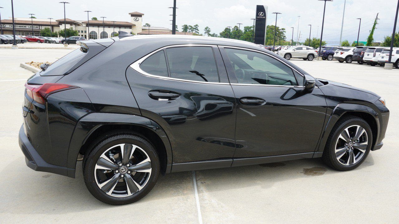 Certified 2026 Lexus UX 300h FWD w/ Accessory Package (2T) image 4