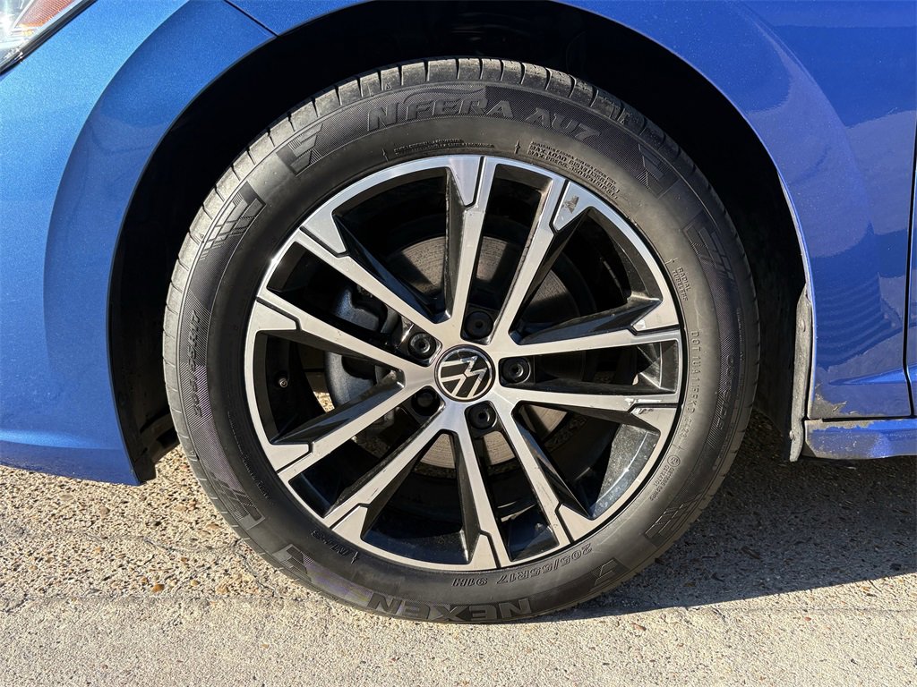 Used 2024 Volkswagen Jetta Sport image 9