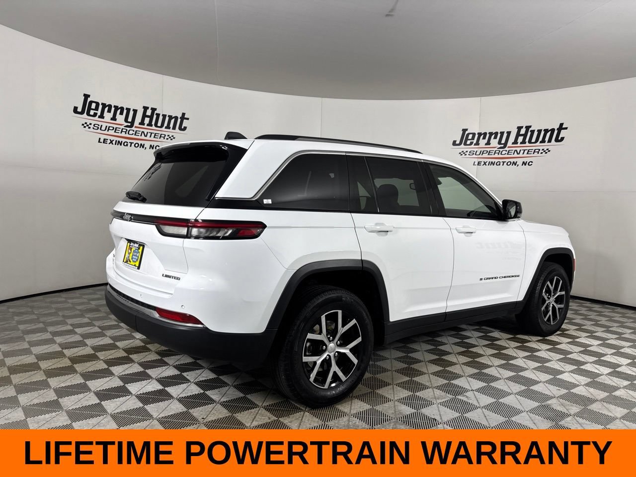 Used 2023 Jeep Grand Cherokee Limited AWD/4WD image 6