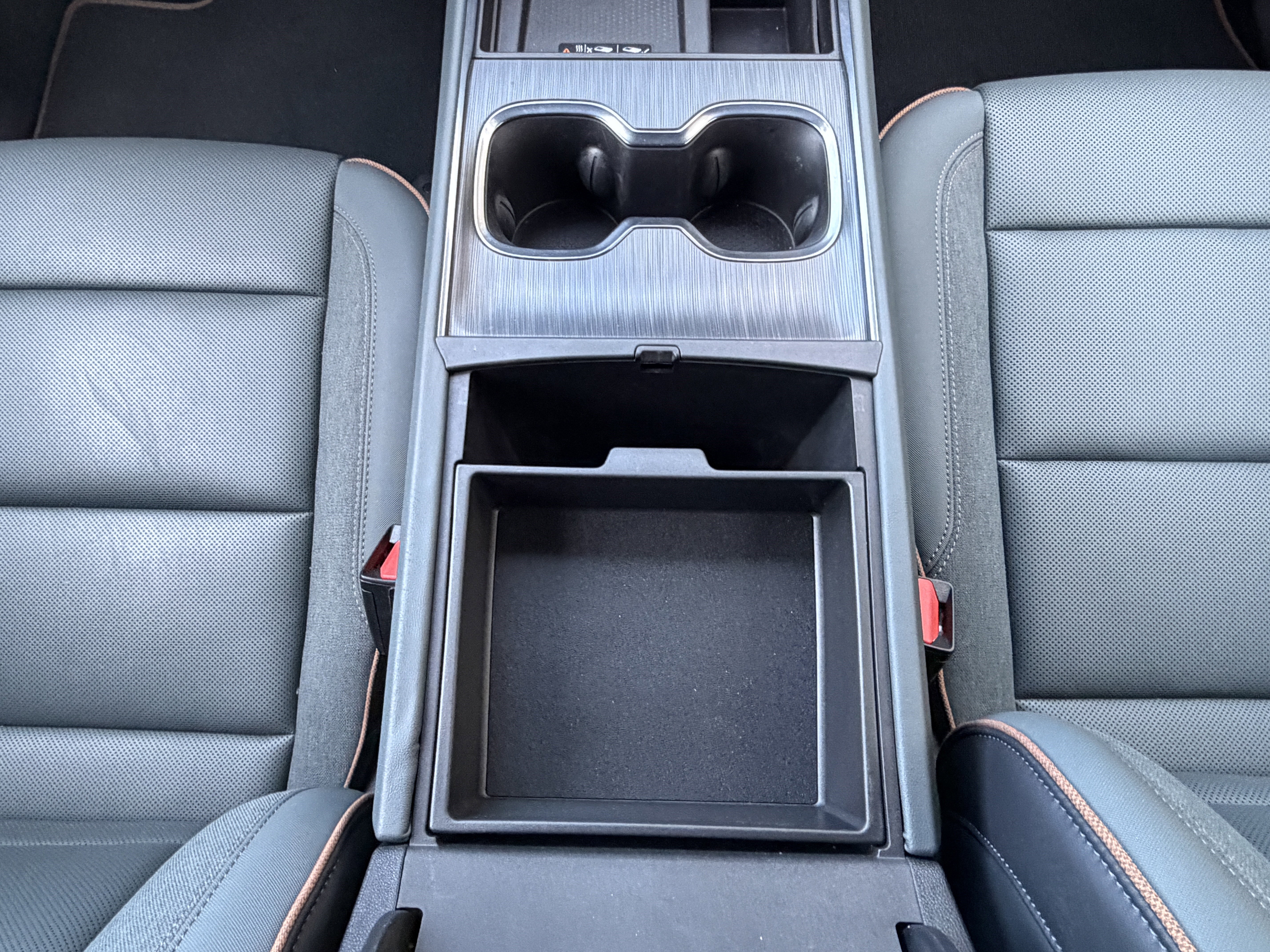 Used 2024 GMC Acadia AT4 w/ Super Cruise Package image 24