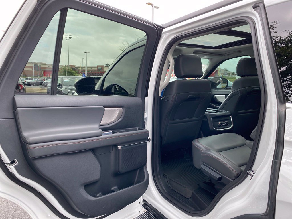 Certified 2025 Ford Expedition Active AWD/4WD image 30